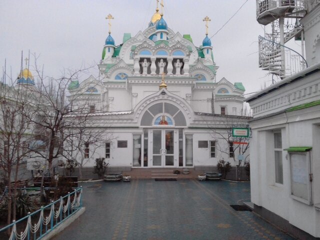 Православный храм Архиерейское Подворье Храма Святой Великомученицы Екатерины и Храм Священномученика Андрея Косовского, Феодосия, фото