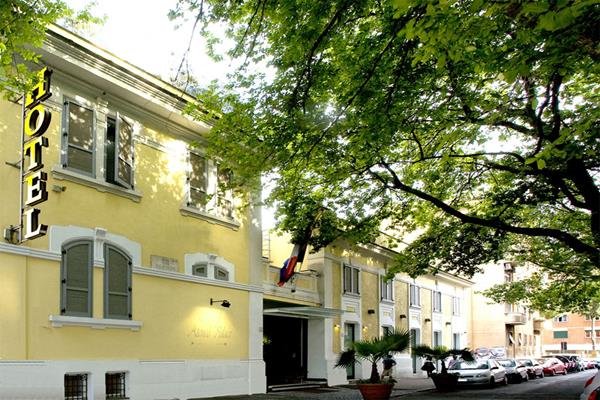 Фото отеля 1