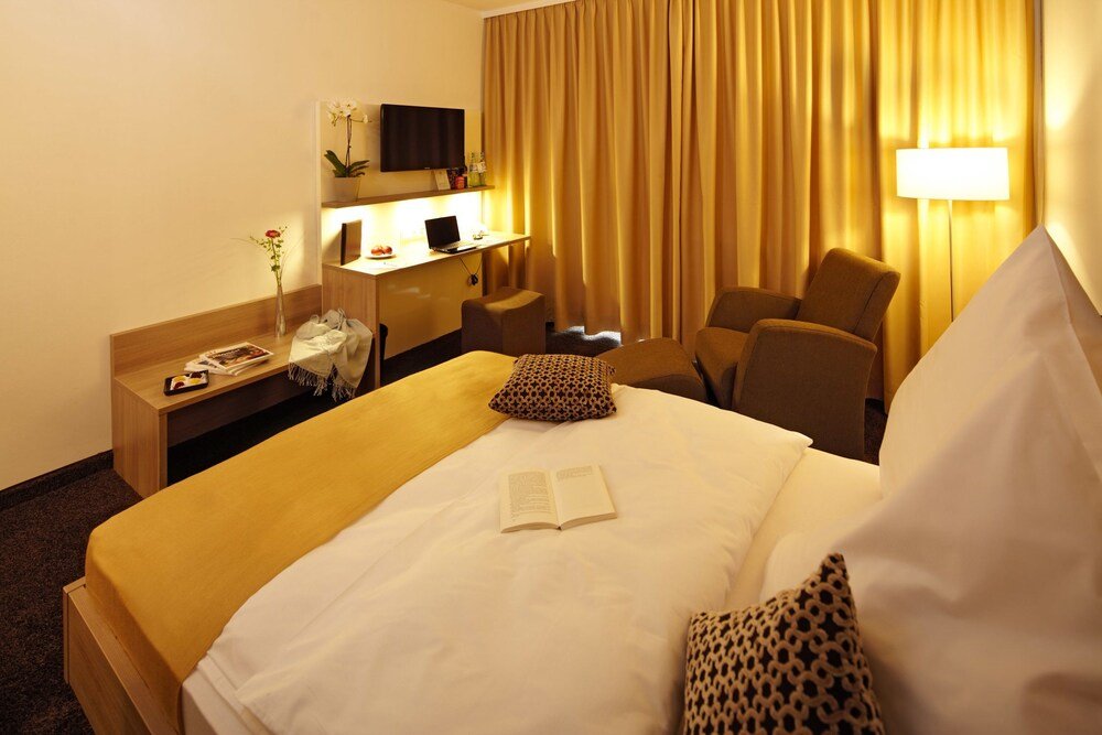 Фото Hotel und Gasthof Zum Hirsch
