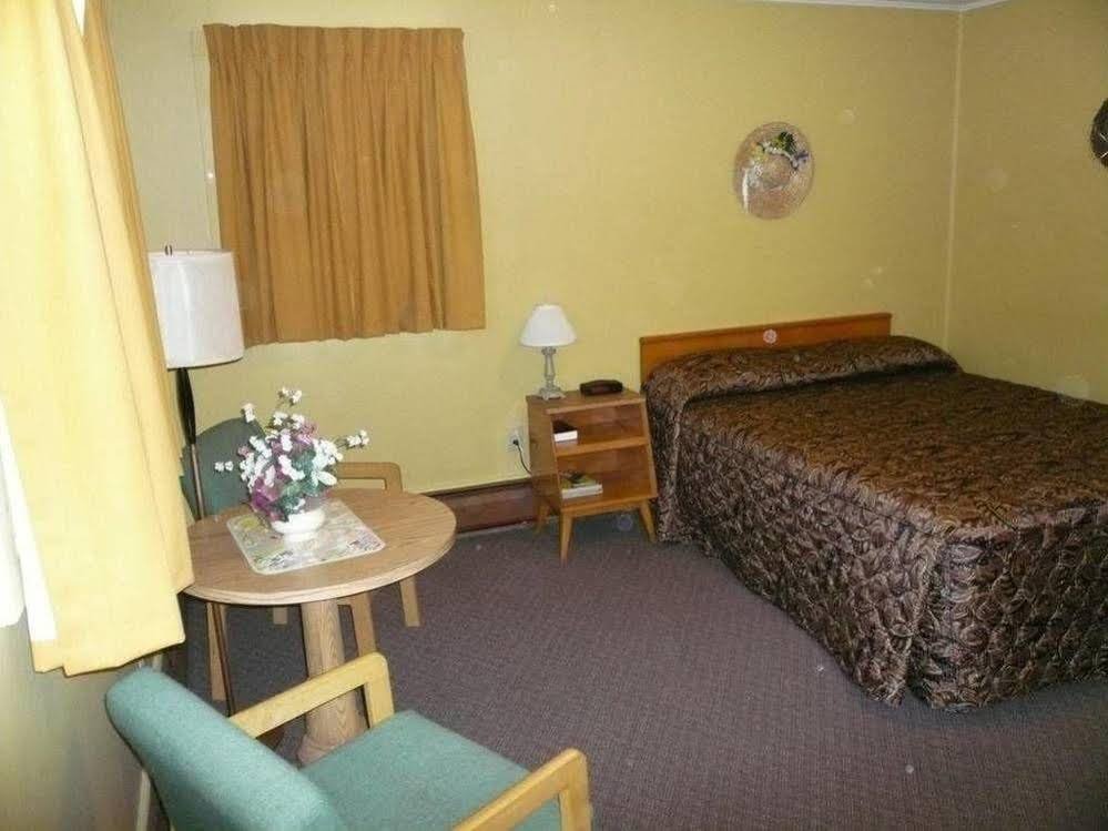 Фото The Village Motel