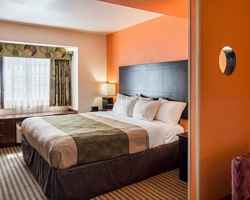 Гостиница Econo Lodge Inn & Suites Natchitoches