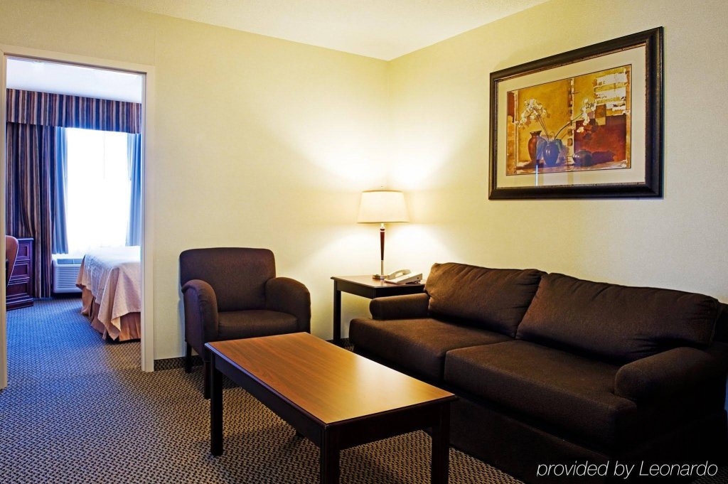 Фото Holiday Inn Hotel & Suites Lloydminster