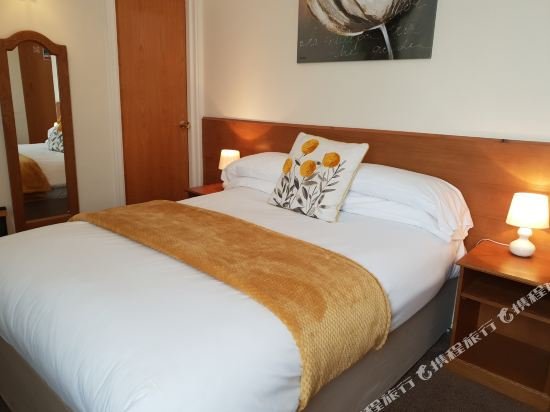 Фото Dickens Bar and Inn