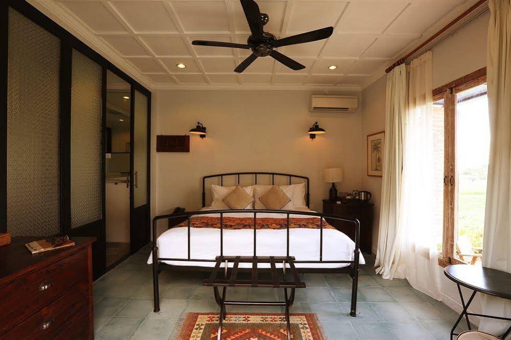 Фото Brown Feather Hotel