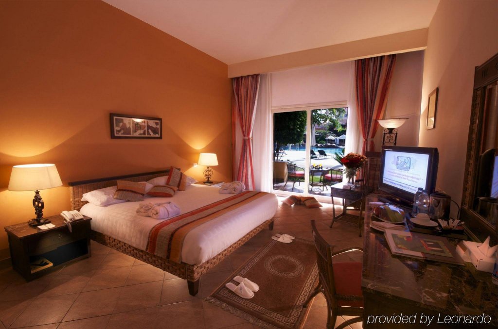 Фото Swiss Inn Pyramids Golf Resort