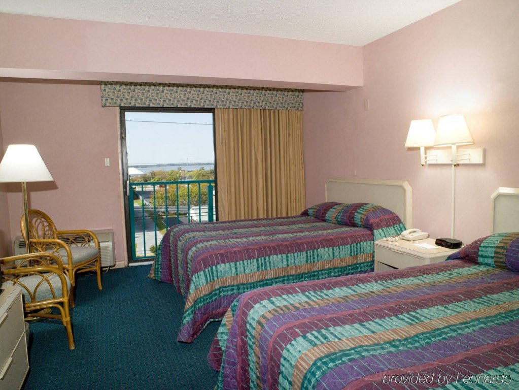 Фото Cayman Suites Hotel