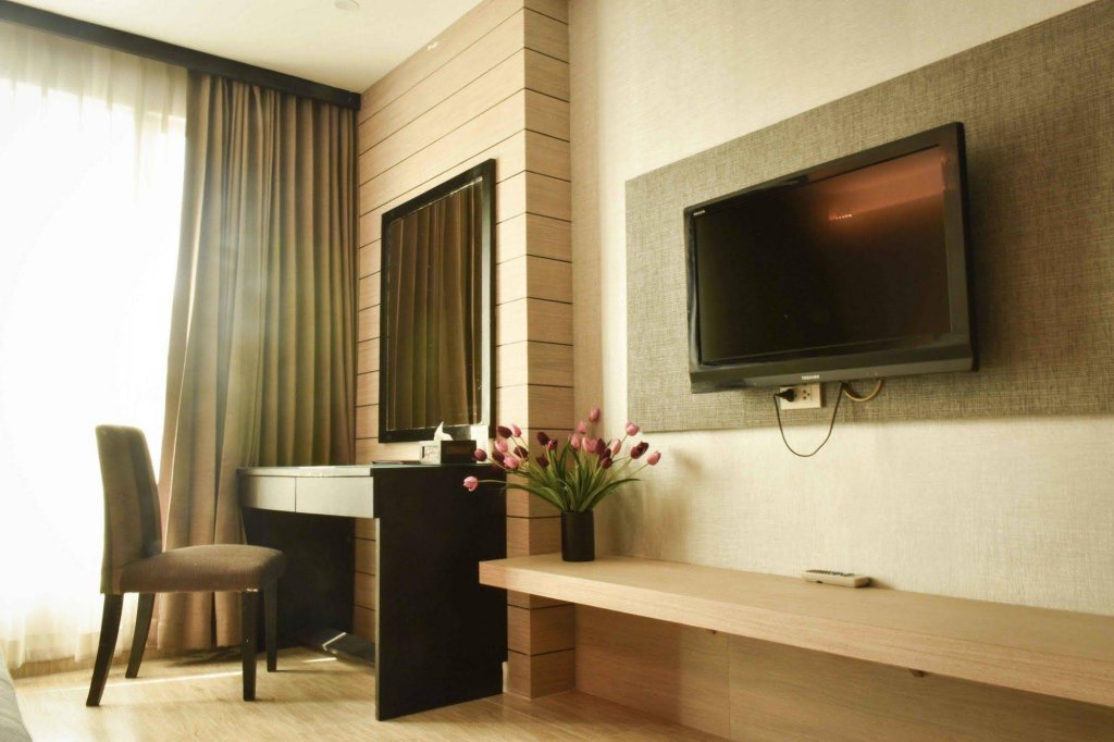 Фото Boss Suites Nana Hotel