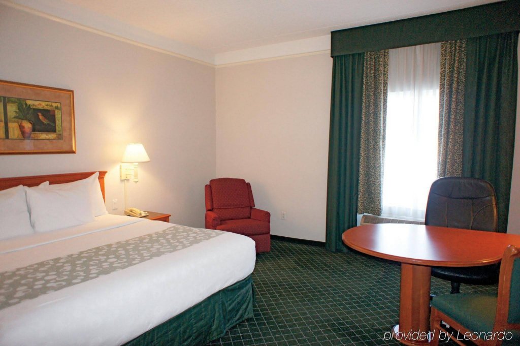 Фото La Quinta Inn & Suites by Wyndham Ontario Airport