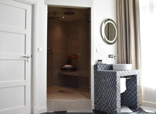 Фото Brasss Hotel Suites