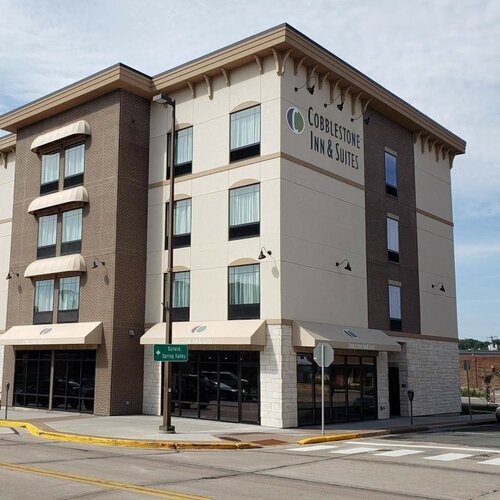 Гостиница Cobblestone Inn & Suites at Uw Stout Downtown Menomonie
