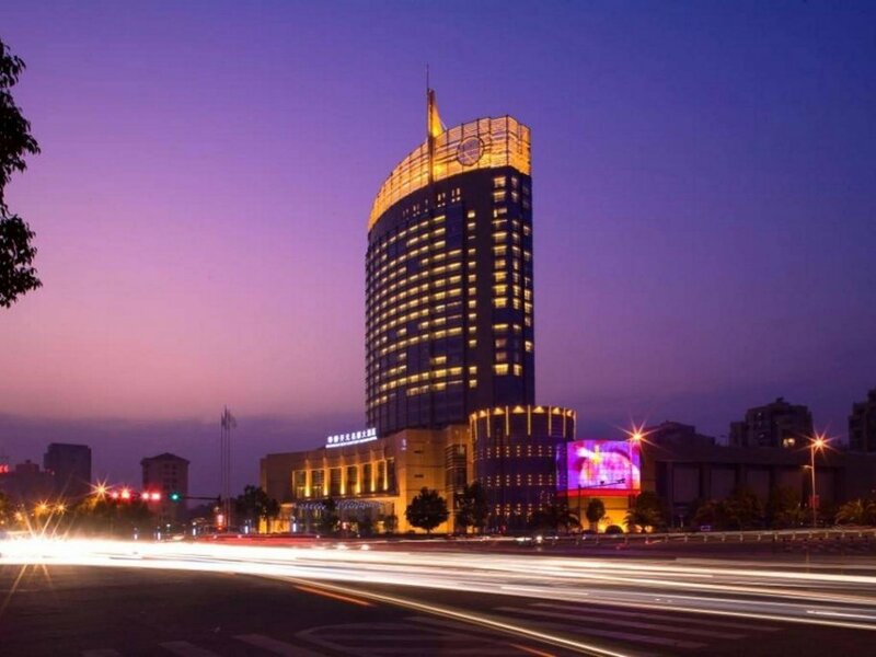 Гостиница Huaqiao New Century Grand Hotel в Лишуе