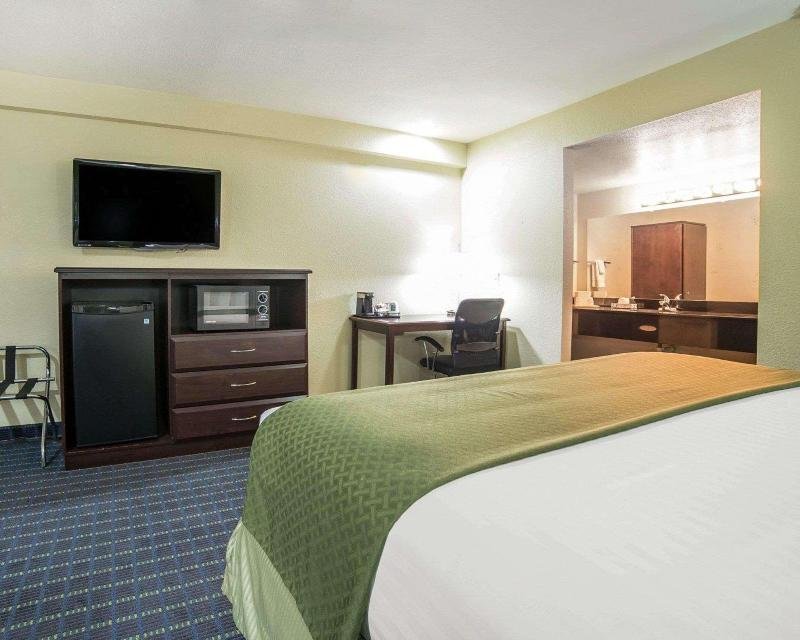 Фото Rodeway Inn & Suites