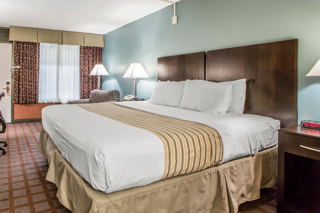 Фото Super 8 by Wyndham Meadowlands