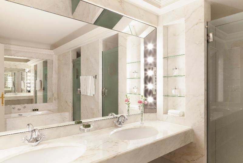 Фото Le Bristol Paris - an Oetker Collection Hotel