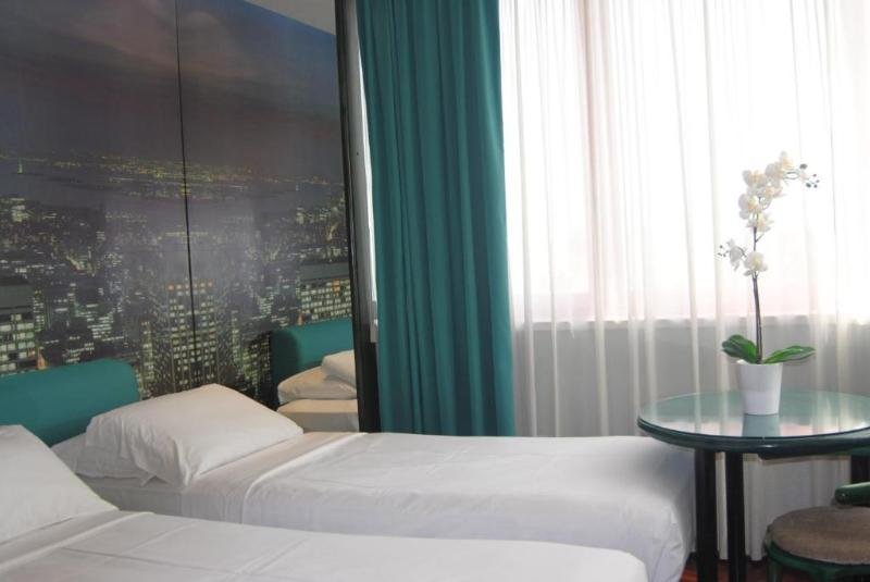 Фото Business Hotel