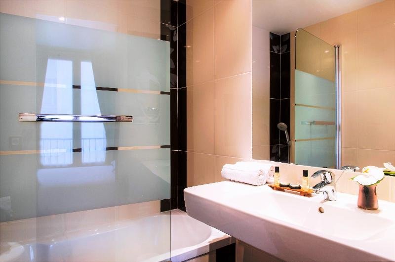 Фото Hôtel du Théâtre by Patrick Hayat