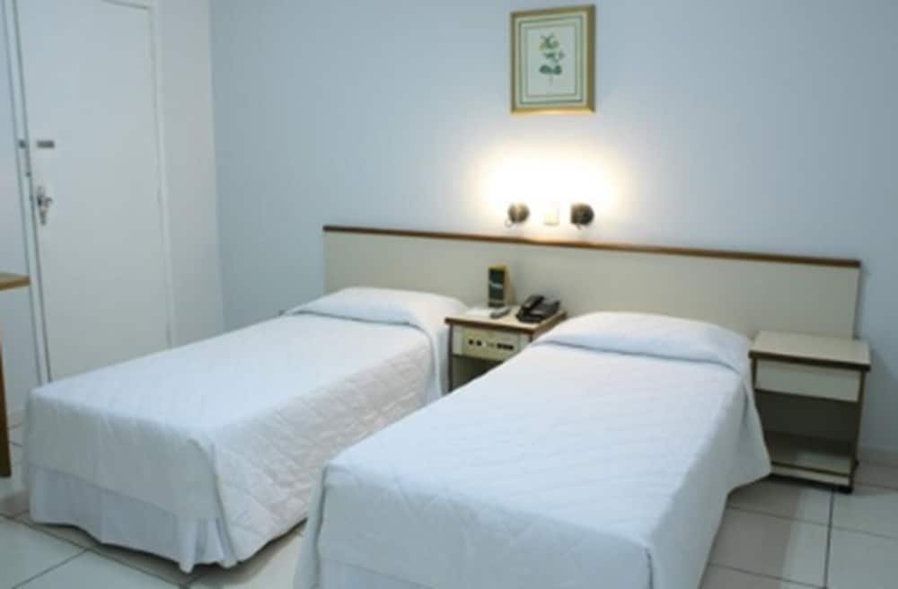 Фото Alphonsus Hotel