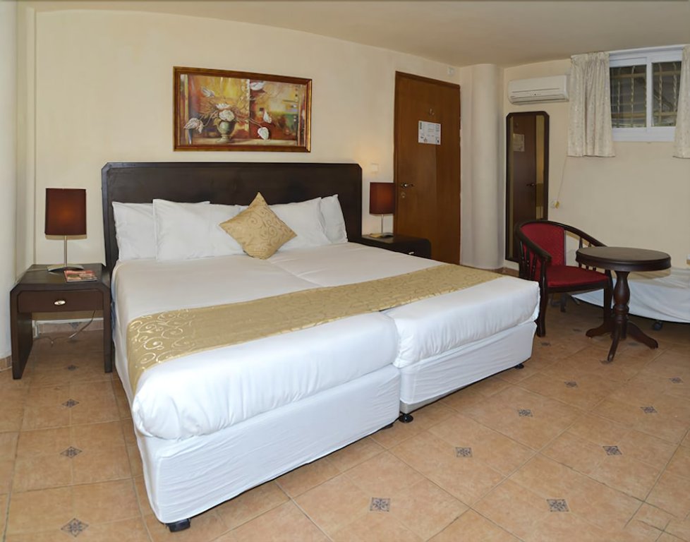 Фото The Colony Hotel