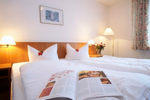Гостиница Akzent Hotel Zur Gr& Xfc; nen Eiche в Шнефердингене