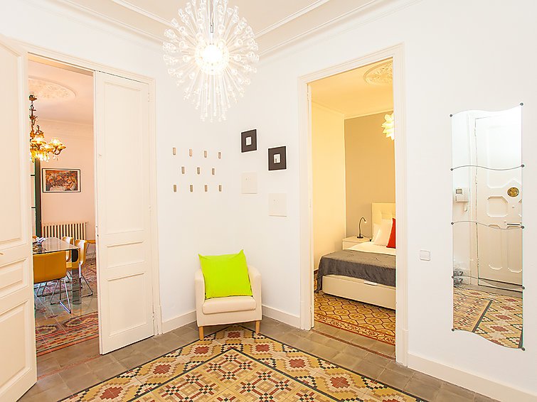 Фото Eix. Dret: Roger de LLuria/Valencia