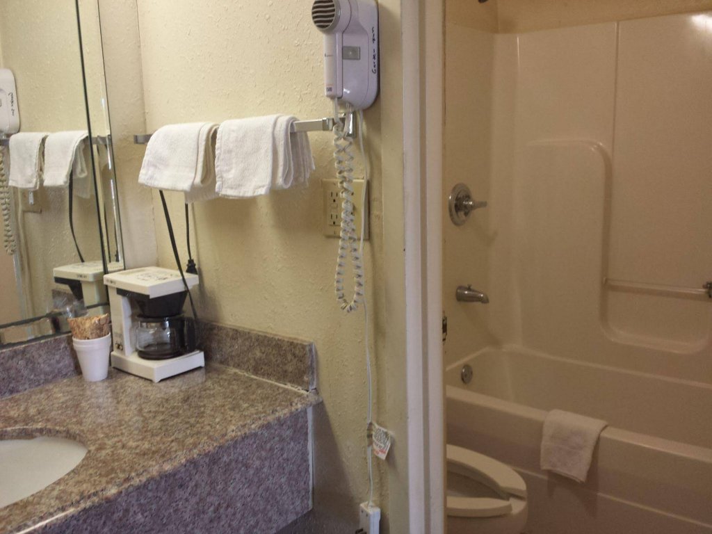 Фото Garden Inn & Suites