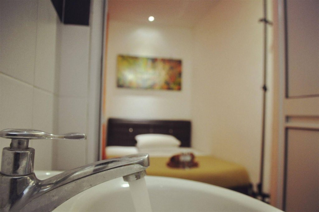 Фото Monkey Motel & Café