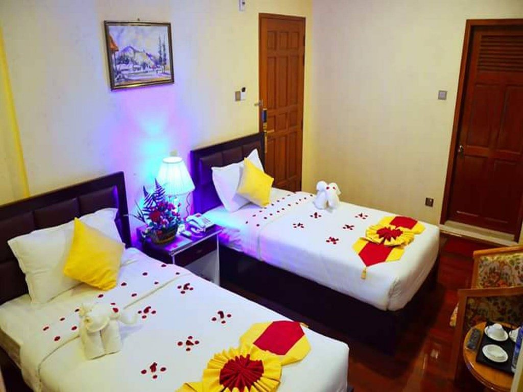 Фото Golden City Light Hotel