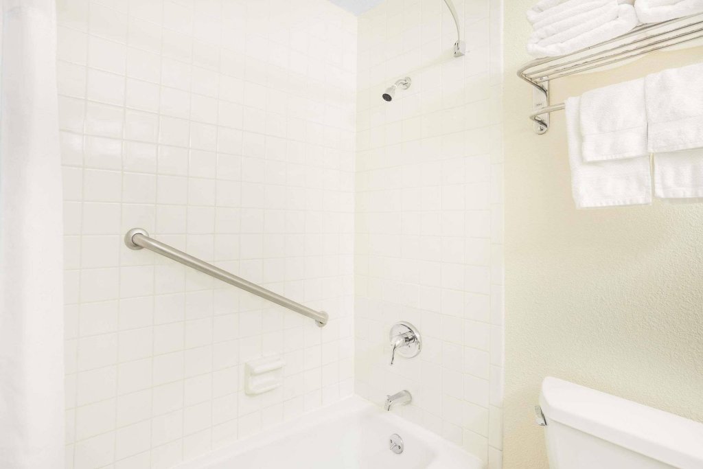 Фото Howard Johnson by Wyndham Appleton