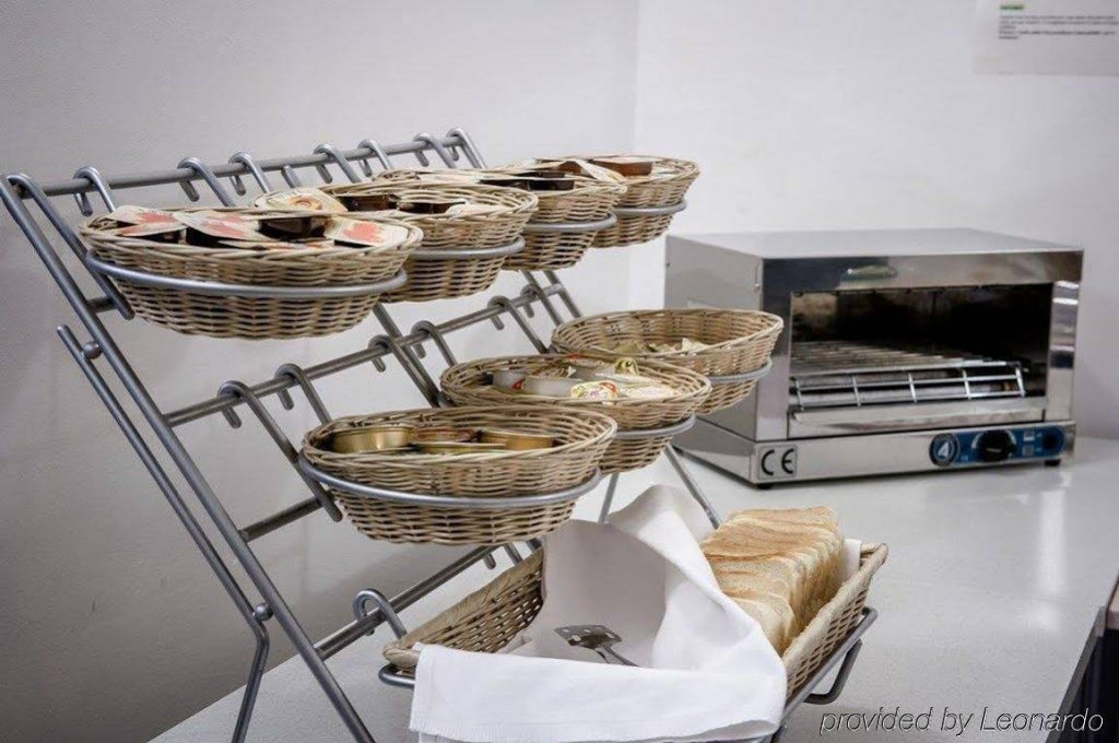 Фото Emonec Hotel