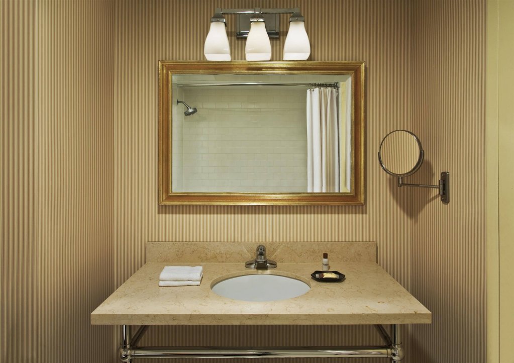 Фото Sheraton LaGuardia East Hotel