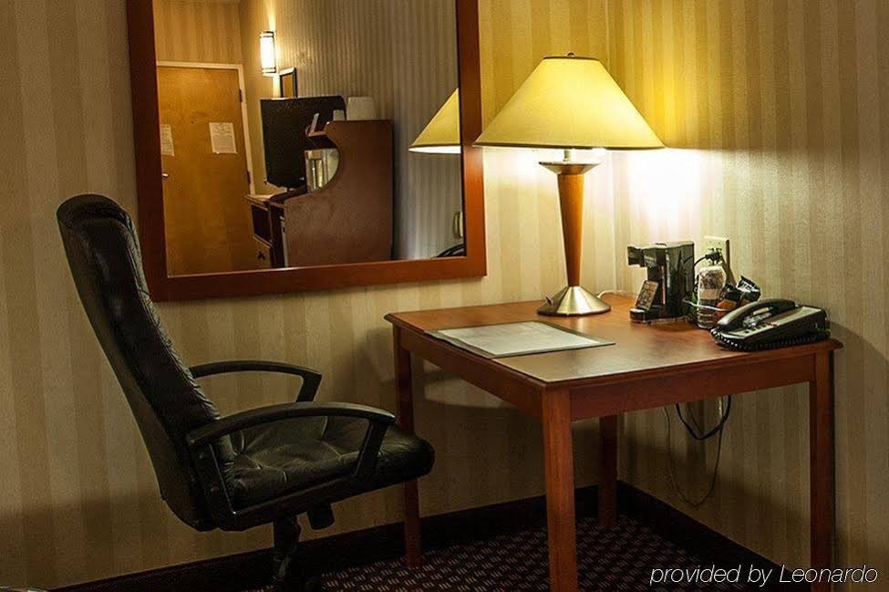 Фото Country Inn & Suites by Radisson Indianapolis East