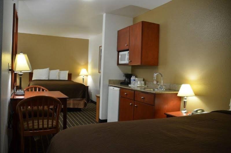 Фото Howard Johnson Hotel & Suites by Wyndham St. George