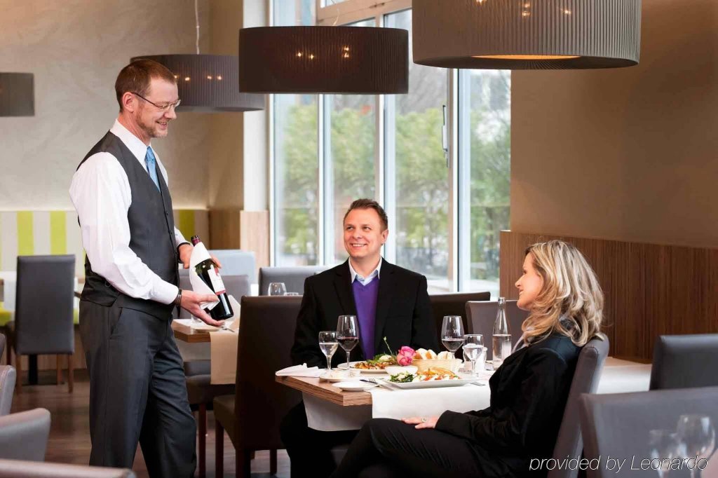 Фото Mercure Hotel Hamburg am Volkspark