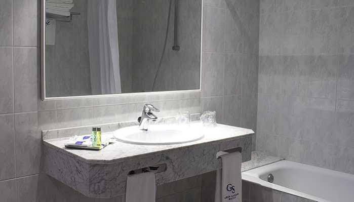 Фото Hotel Ciudad de Castelldefels