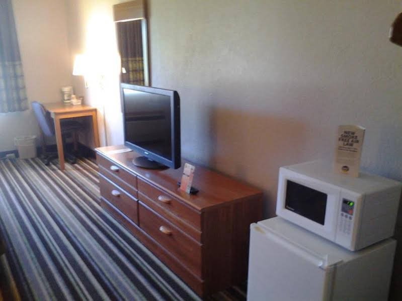 Фото Super 8 by Wyndham Plymouth