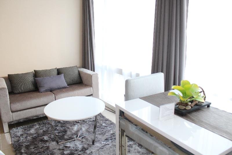 Фото CSuites at Two Central Residences