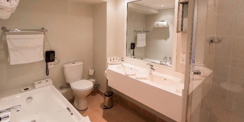 Фото The Bay Hotel