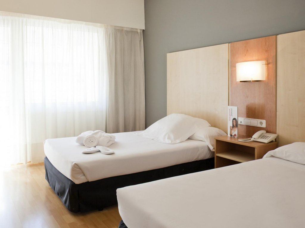 Фото Hotel Ilunion Romareda