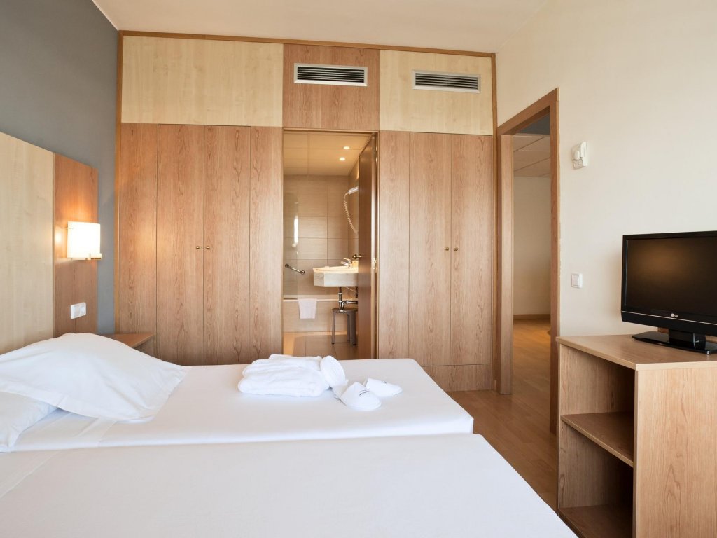 Фото Hotel Ilunion Romareda