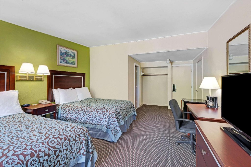 Фото Days Inn by Wyndham Kittery