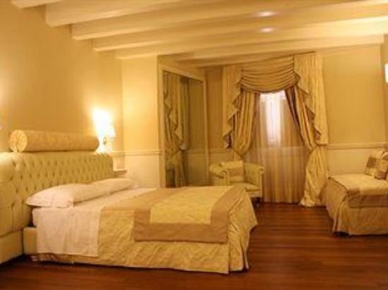 Фото Suite Hotel Santa Chiara