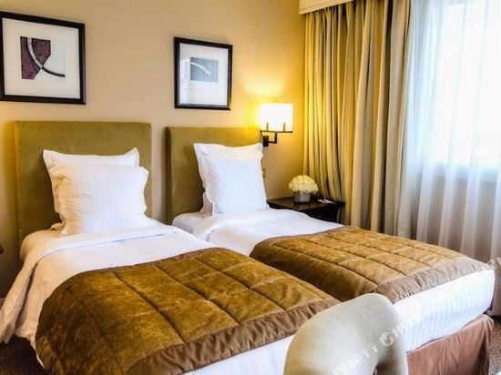 Фото Warwick Paris Champs-Elysees