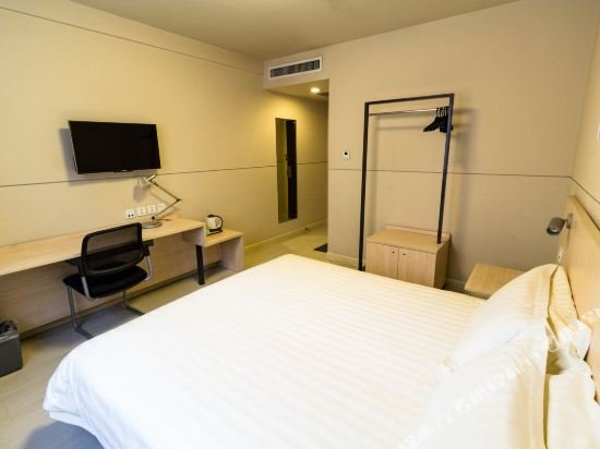 Фото Jinjiang Inn Baoding Railway Station