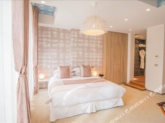 Фото Hôtel des Quinconces