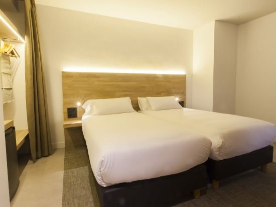 Фото Hotel A Pamplona