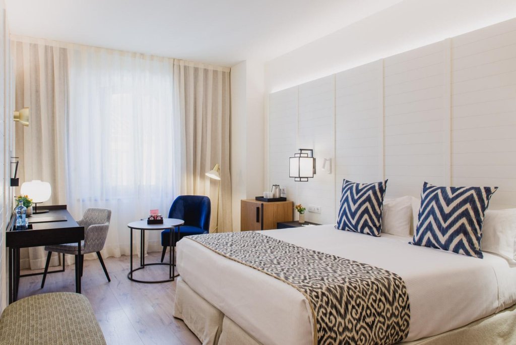 Фото Hotel Molina Lario