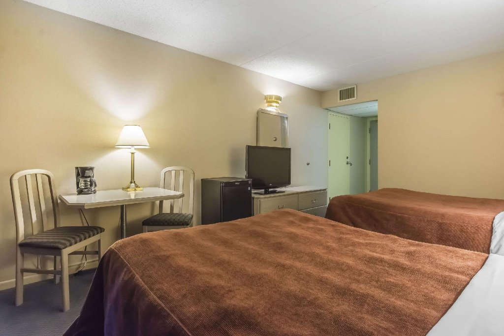 Фото Quality Suites Whitby