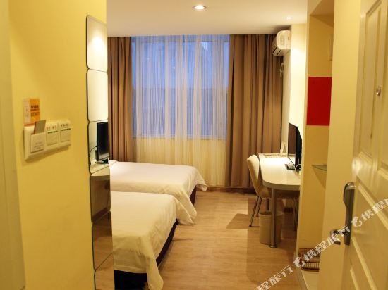 Фото Green Oasis Hotel