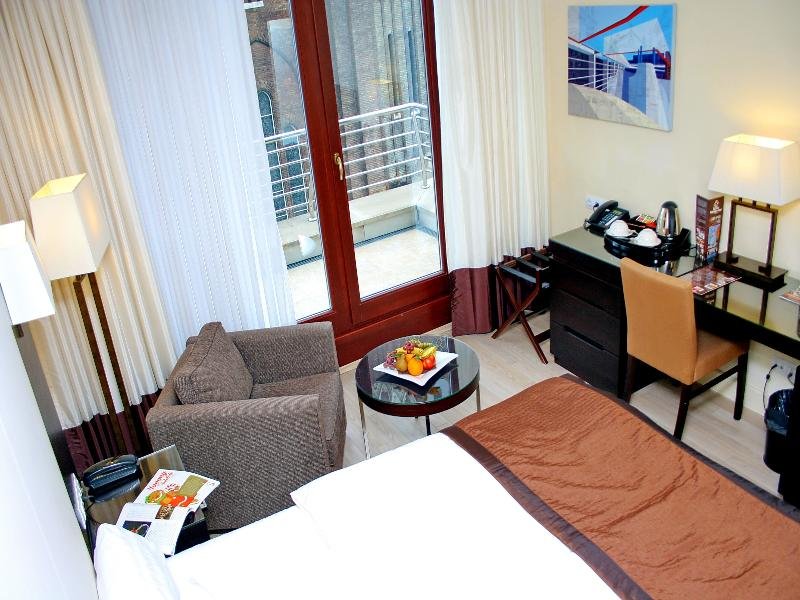 Фото Lions Garden Hotel