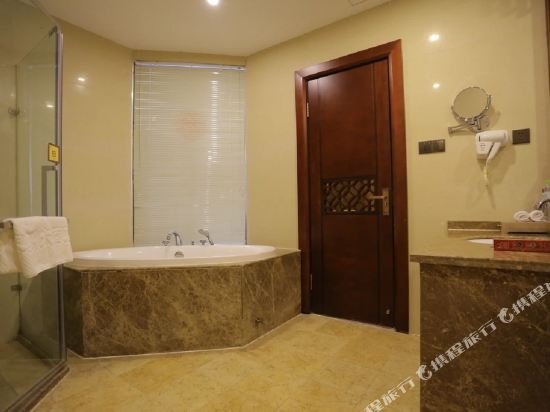 Фото Chongqing Gongzhou Jinke Hotel